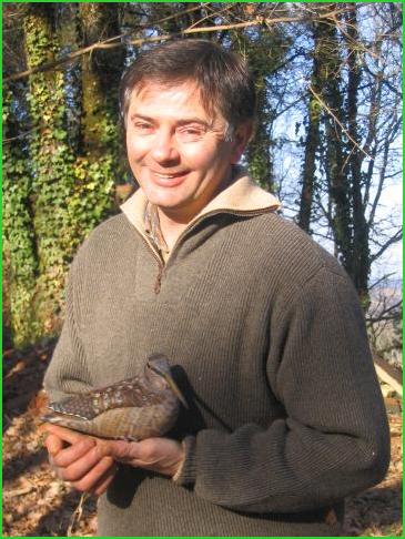 Photo d'Eric GERARD sculpteur d'oiseaux en bois.